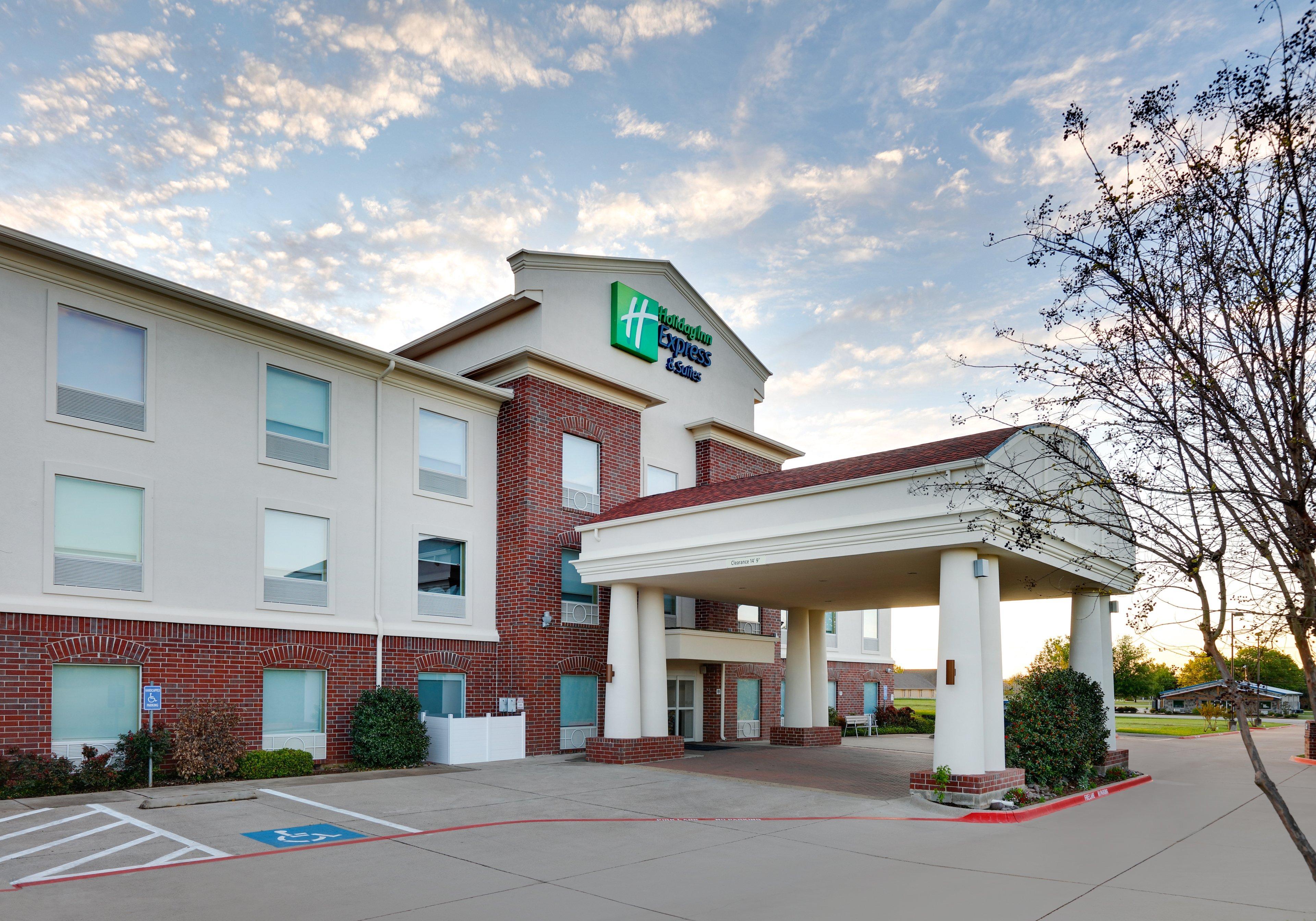 Holiday Inn Express Hotel & Suites Cleburne By Ihg Exterior photo